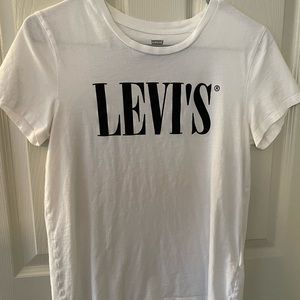NWOT Women’s Levi’s t-shirt